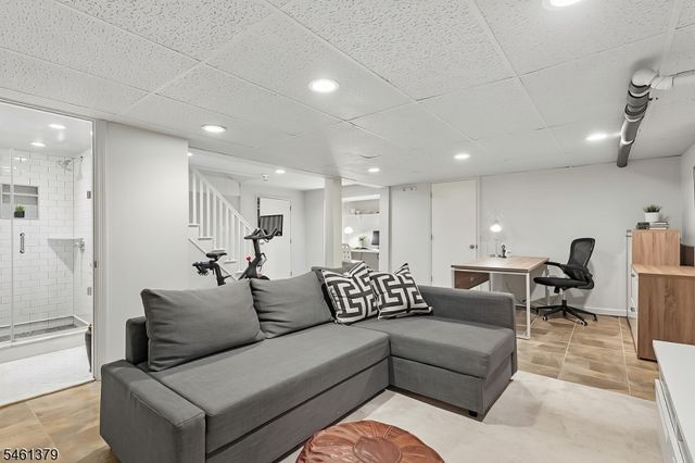 46 Claremont Dr, Maplewood Twp., NJ 07040