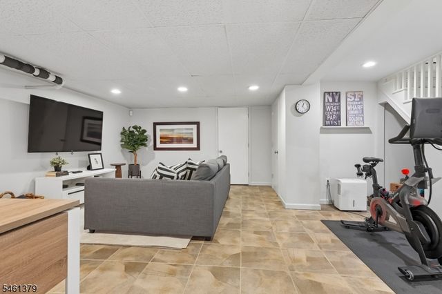 46 Claremont Dr, Maplewood Twp., NJ 07040