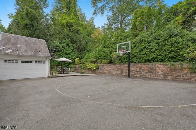 46 Claremont Dr, Maplewood Twp., NJ 07040