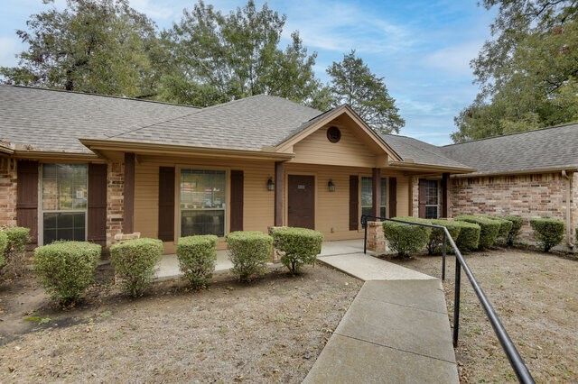 580 N Hampton Road, Desoto, TX 75115