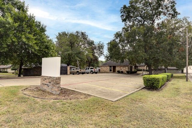580 N Hampton Road, Desoto, TX 75115