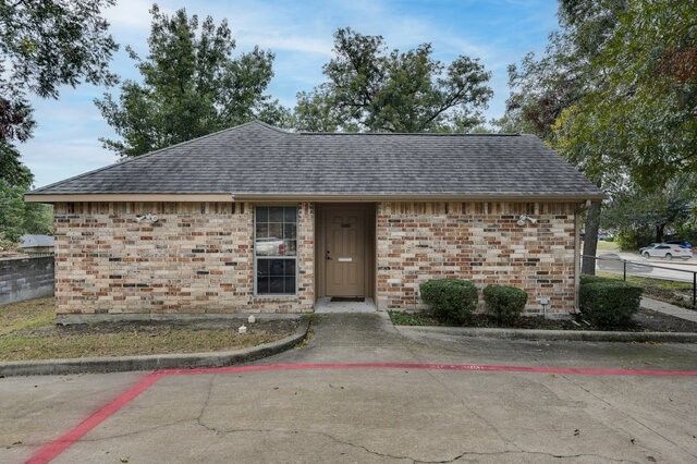 580 N Hampton Road, Desoto, TX 75115