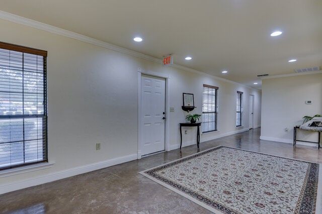 580 N Hampton Road, Desoto, TX 75115