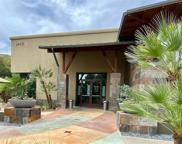 9328 Holly, Corona, CA 92883