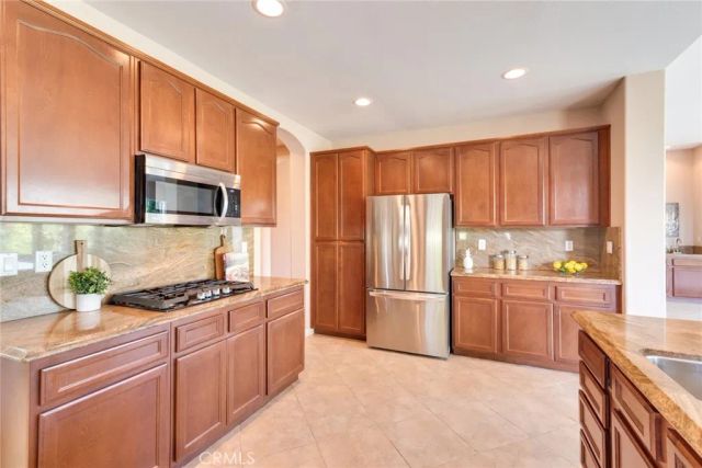 9328 Holly, Corona, CA 92883