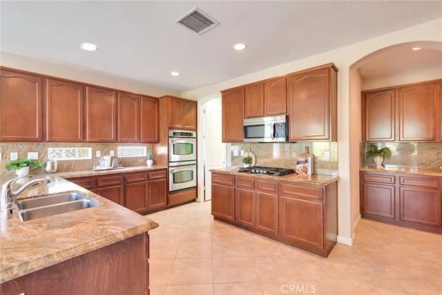 9328 Holly, Corona, CA 92883