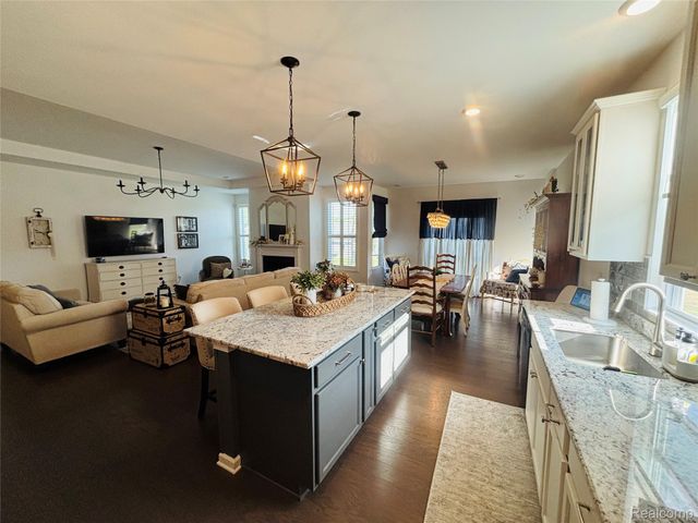 8215 Carston Lane, Brighton, MI 48116