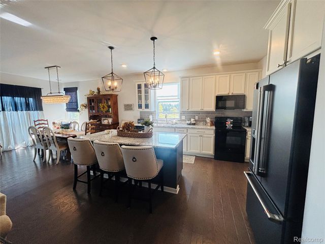 8215 Carston Lane, Brighton, MI 48116