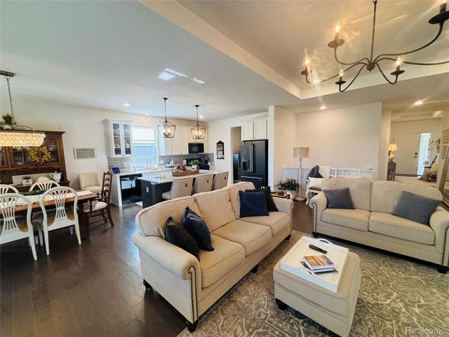 8215 Carston Lane, Brighton, MI 48116