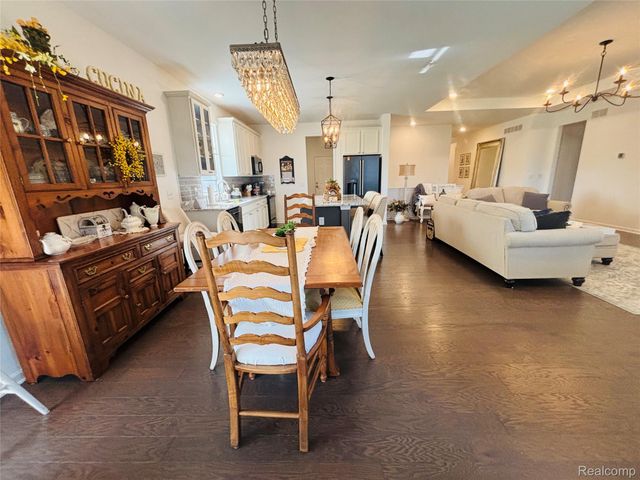 8215 Carston Lane, Brighton, MI 48116