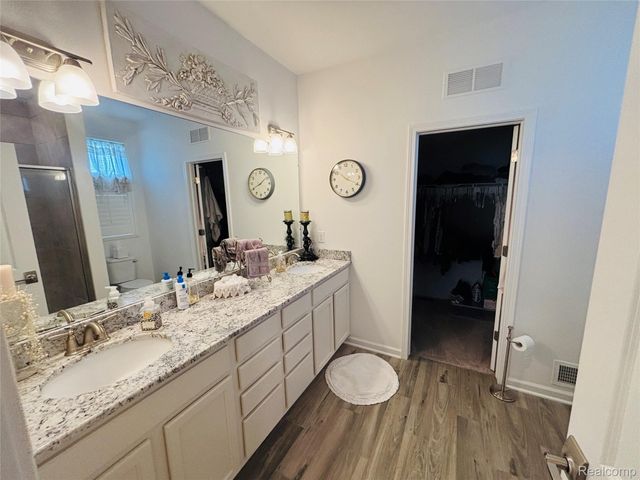 8215 Carston Lane, Brighton, MI 48116