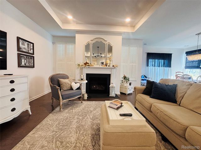 8215 Carston Lane, Brighton, MI 48116