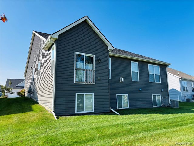 8215 Carston Lane, Brighton, MI 48116
