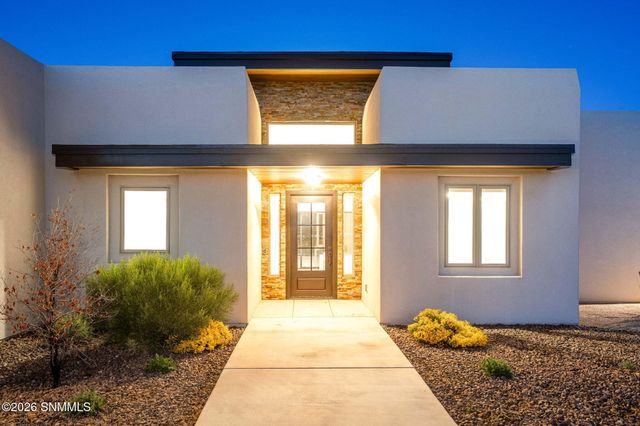 7050 Calle Estancias, Las Cruces, NM 88007