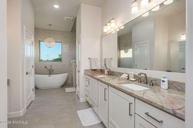 7050 Calle Estancias, Las Cruces, NM 88007