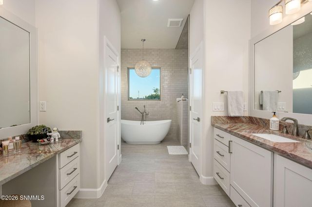 7050 Calle Estancias, Las Cruces, NM 88007