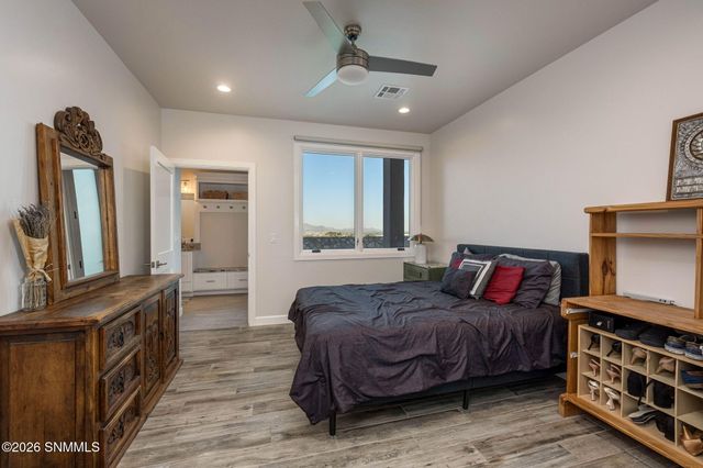 7050 Calle Estancias, Las Cruces, NM 88007
