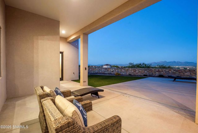 7050 Calle Estancias, Las Cruces, NM 88007