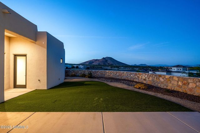 7050 Calle Estancias, Las Cruces, NM 88007
