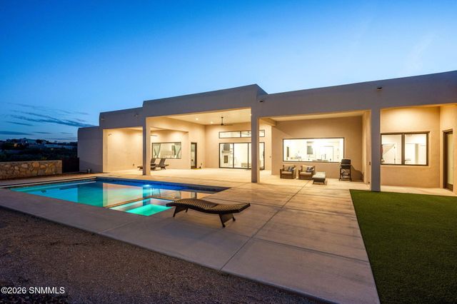 7050 Calle Estancias, Las Cruces, NM 88007