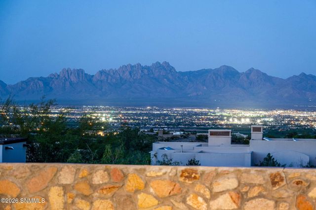 7050 Calle Estancias, Las Cruces, NM 88007