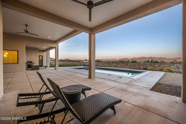 7050 Calle Estancias, Las Cruces, NM 88007