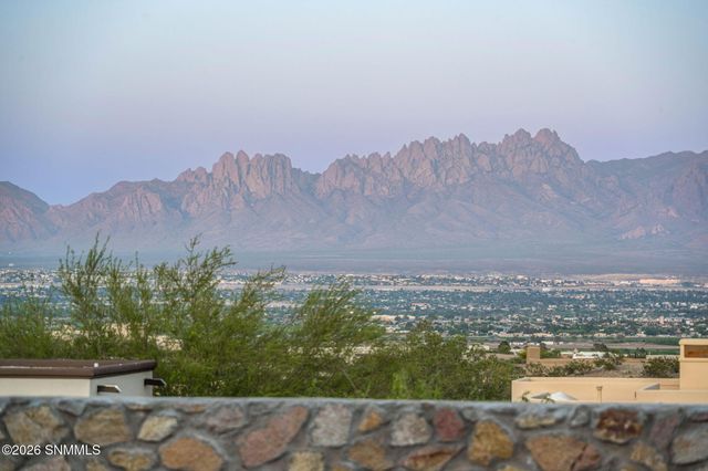 7050 Calle Estancias, Las Cruces, NM 88007