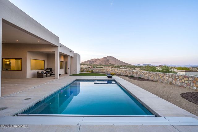 7050 Calle Estancias, Las Cruces, NM 88007