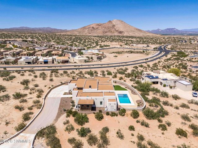 7050 Calle Estancias, Las Cruces, NM 88007
