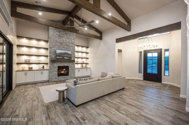 7050 Calle Estancias, Las Cruces, NM 88007
