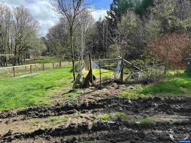 26622 Fudge Rd, Alsea, OR 97324