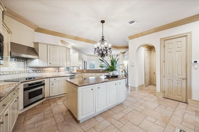 1902 Emerald Cove, Houston, TX 77077