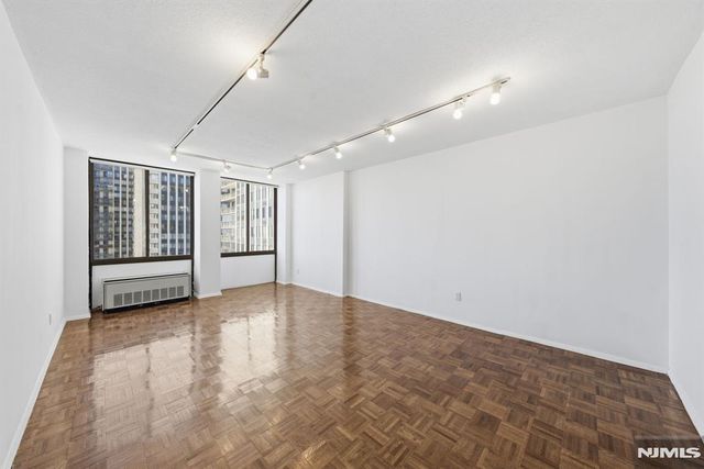 200 Winston Drive 2120, Cliffside Park, NJ 07010