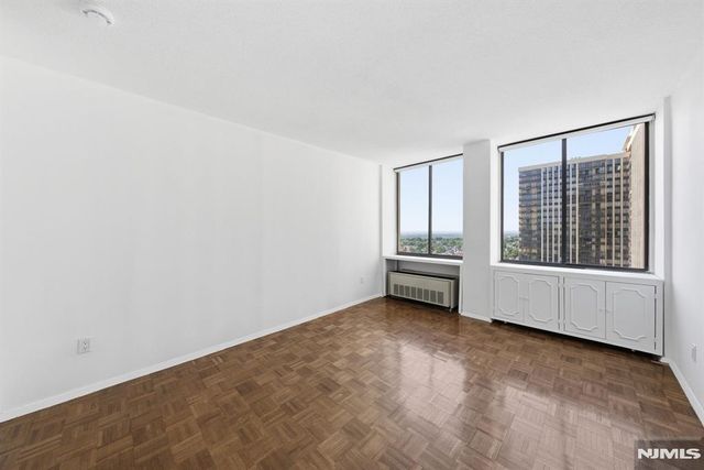 200 Winston Drive 2120, Cliffside Park, NJ 07010