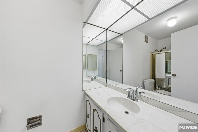 200 Winston Drive 2120, Cliffside Park, NJ 07010