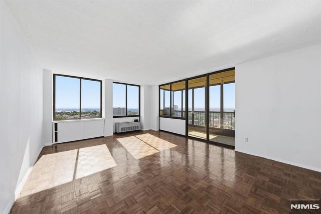 200 Winston Drive 2120, Cliffside Park, NJ 07010