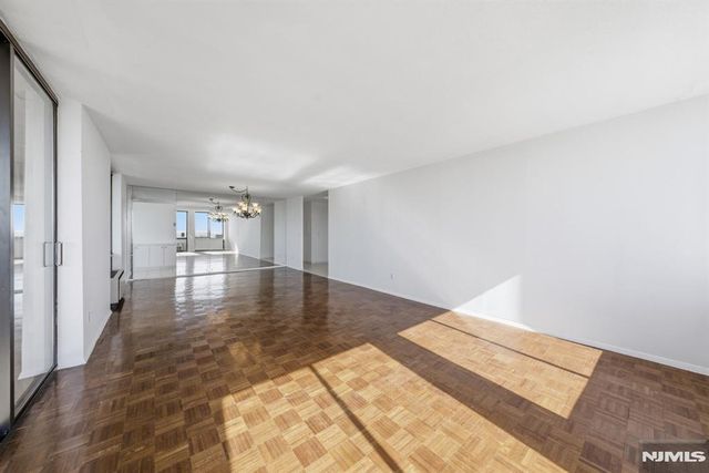 200 Winston Drive 2120, Cliffside Park, NJ 07010