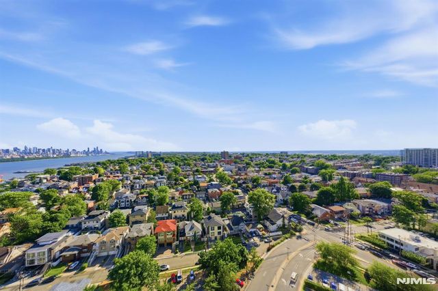 200 Winston Drive 2120, Cliffside Park, NJ 07010