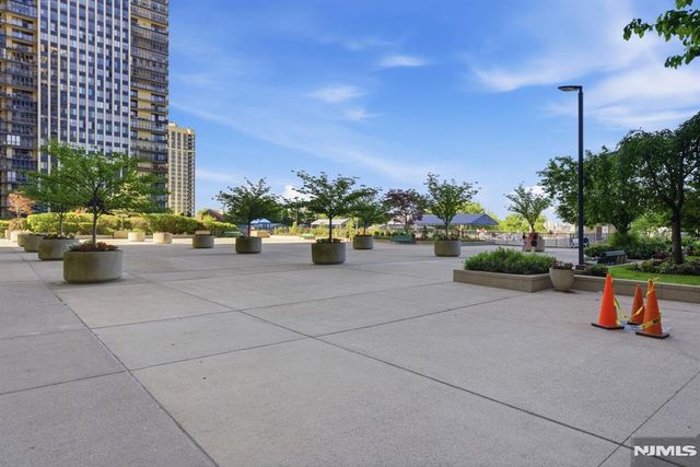 200 Winston Drive 2120, Cliffside Park, NJ 07010