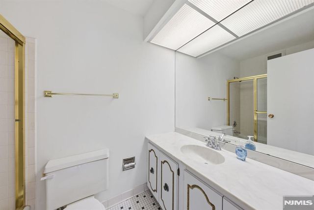200 Winston Drive 2120, Cliffside Park, NJ 07010