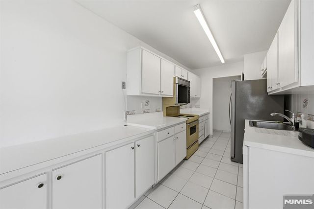 200 Winston Drive 2120, Cliffside Park, NJ 07010
