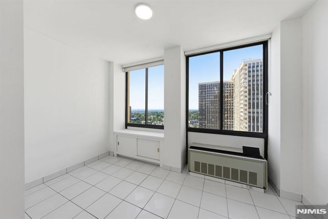 200 Winston Drive 2120, Cliffside Park, NJ 07010