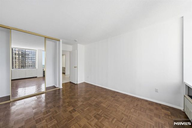 200 Winston Drive 2120, Cliffside Park, NJ 07010