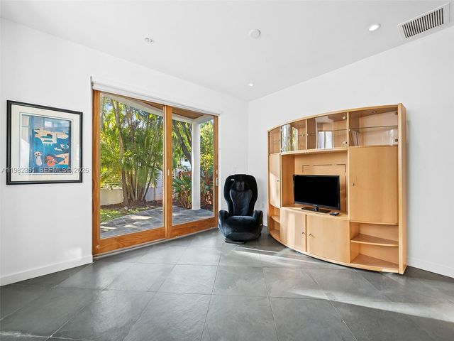 450 Victoria Ter, Fort Lauderdale, FL 33301