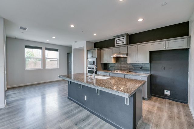 5402 W Santa Barbara Drive, Fresno, CA 93722