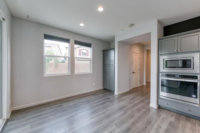 5402 W Santa Barbara Drive, Fresno, CA 93722