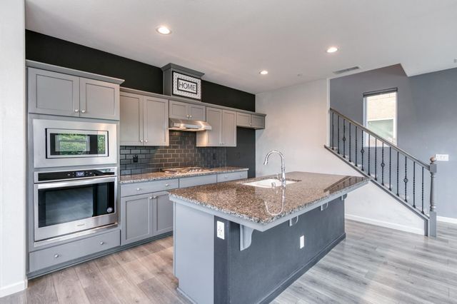 5402 W Santa Barbara Drive, Fresno, CA 93722