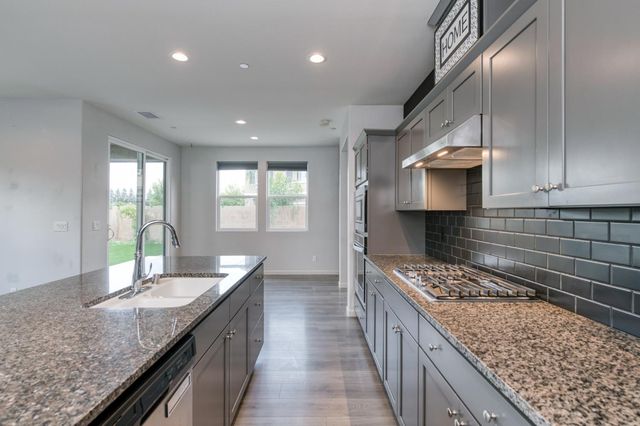 5402 W Santa Barbara Drive, Fresno, CA 93722