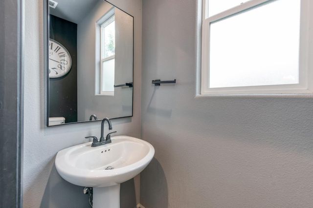 5402 W Santa Barbara Drive, Fresno, CA 93722