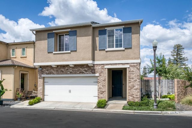 5402 W Santa Barbara Drive, Fresno, CA 93722